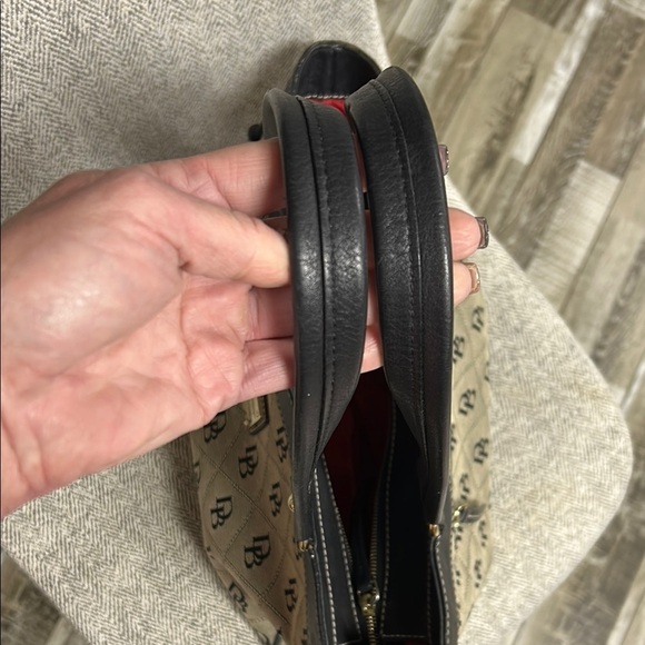 Dooney & Bourke Black and Tan Tote Bag with Signature Style - Picture 13 of 15